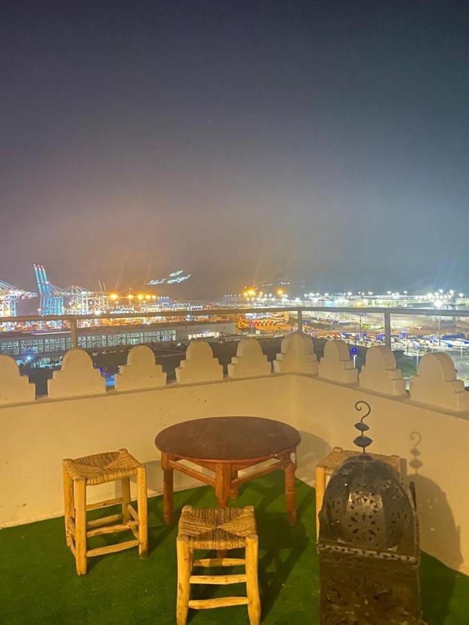 Appartement A Ksar Sghir En Face Du Terminal Passagers De Ferry Port Tanger Med Ngoại thất bức ảnh